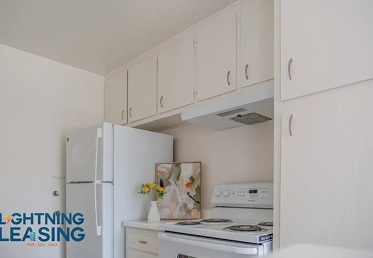 915 N Wilton Pl #309 — Photo 17