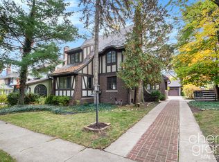618 Laurel Ave SE, East Grand Rapids, MI 49506