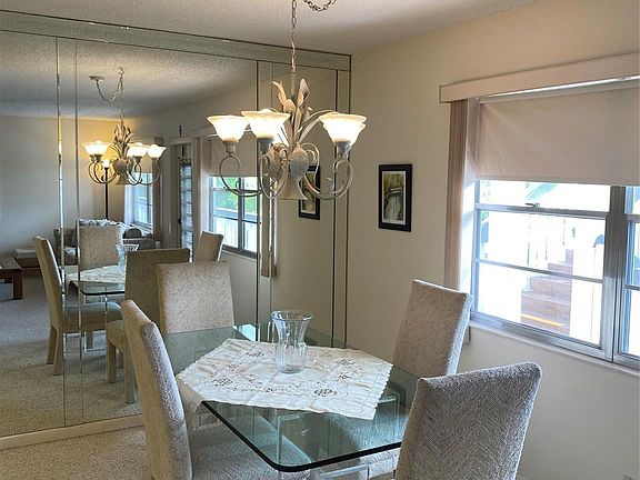 2nd image of 3035 Oakridge D #3035