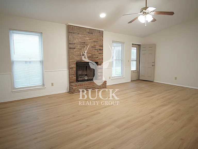 1628 Kavel Dr — Photo 10