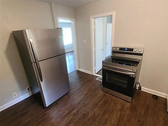 3rd image of 478 Pine Dr