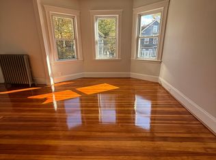 122 Florence St FLOOR 2, Roslindale, MA 02131