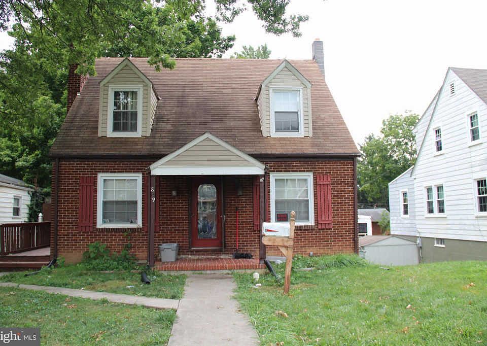 1st image of 819 Woodland Way