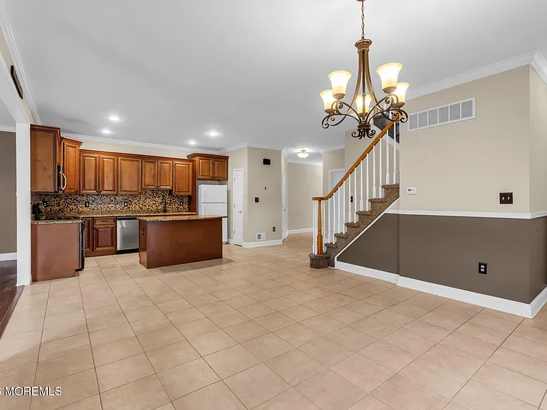 12 Sanford St — Photo 7