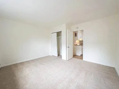 1528 Elmwood Ave - Folcroft Gardens - 1528 - 306 — Photo 3