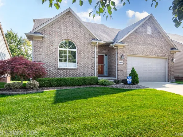 3443 Hawk Woods Cir #7, Auburn Hills, MI 48326