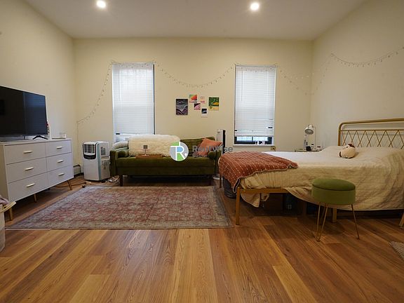 3rd image of 550 Massachusetts Ave APT 2