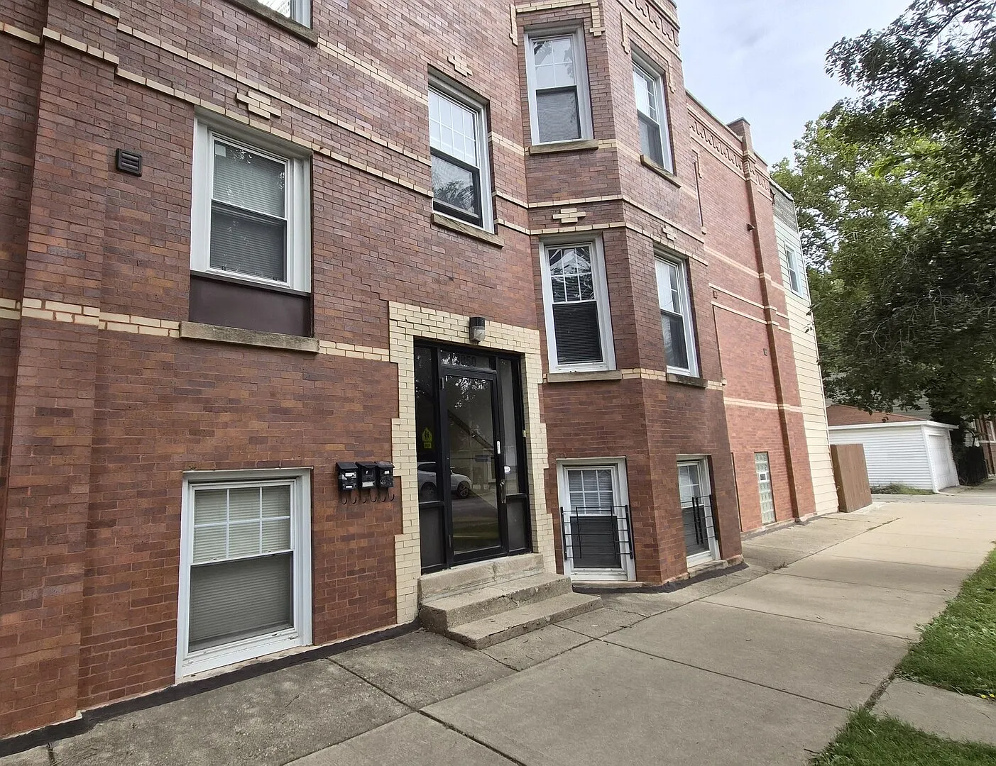 2 bed, 700 sqft, $1,700 — Photo 2
