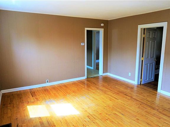 2nd image of 156 Huntley St