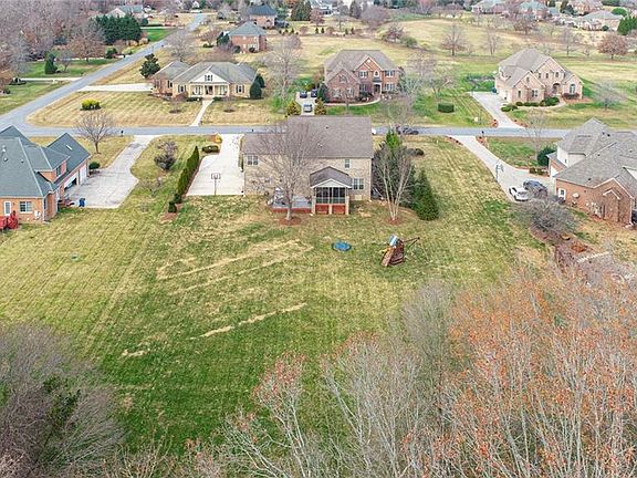 5th image of 209 Fosseway Dr