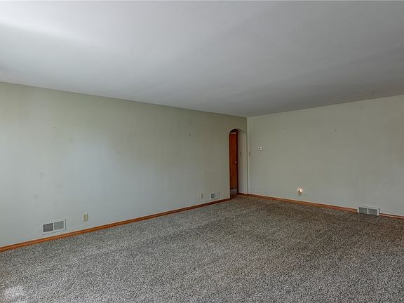 4th image of 3955 Frazeysburg Rd