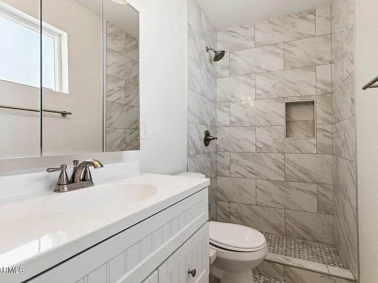 7344 E Polk St — Photo 15