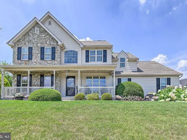 39 Parkview Dr, Seven Valleys, PA 17360