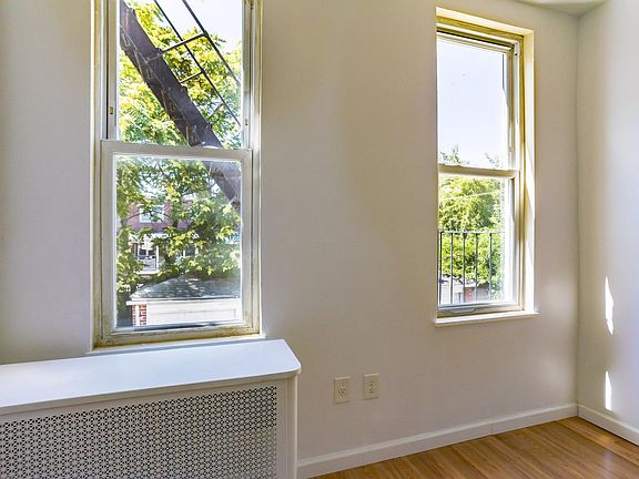 5th image of 1024 E 219th St #1