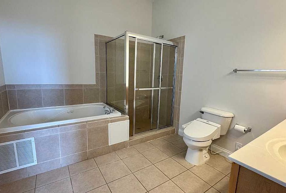 1st image of 1925 Auburn Ave Unit 6