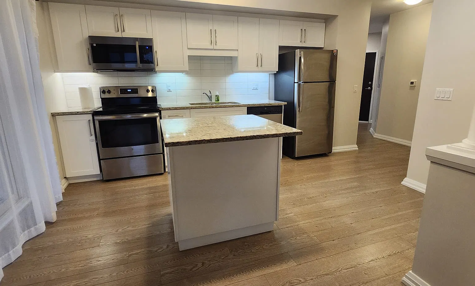 2 bed, 1086 sqft, $2,450 — Photo 3