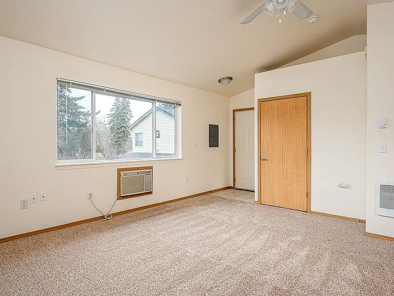 Corporate Woods Apartments — Photo 21