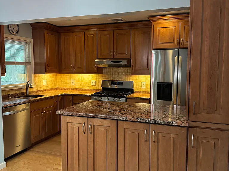 243 Donaldson Ave — Photo 6