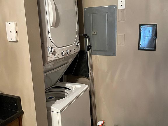 3rd image of 413 Harbour Poin APT 305