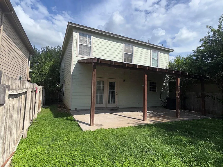 5600 War Admiral Dr — Photo 2