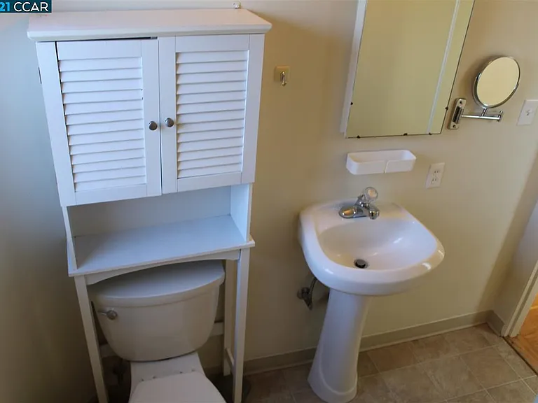 515 Lexington Ave #517 — Photo 34