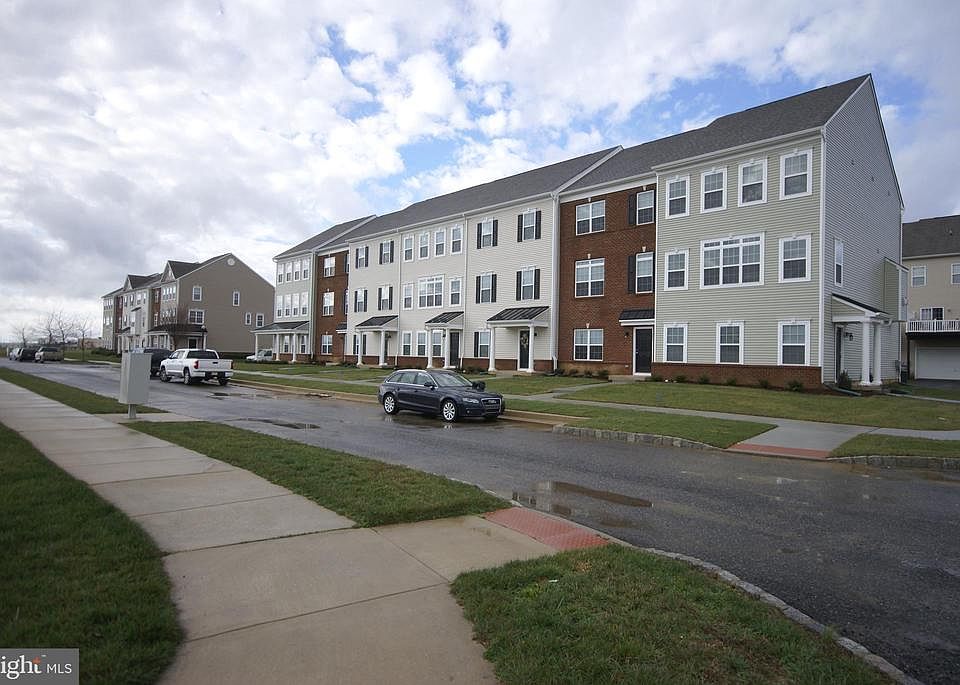 1st image of 303 S Parkway Dr