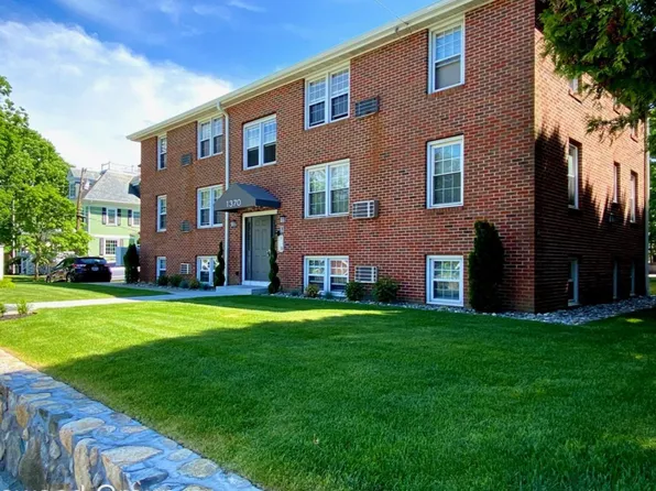 Potenza Place 1370 Smith St., 1370 Smith St APT 8, North Providence, RI 02911