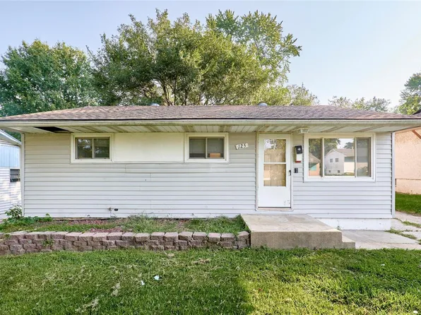 125 Perthshire Rd, Saint Louis, MO 63137