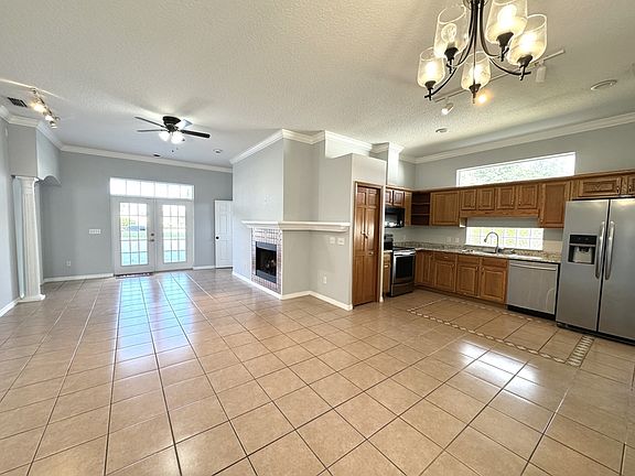4th image of 408 Fenwick Ct