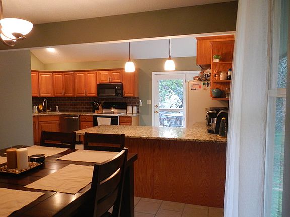 4th image of 653 N Cedar Lake Dr W