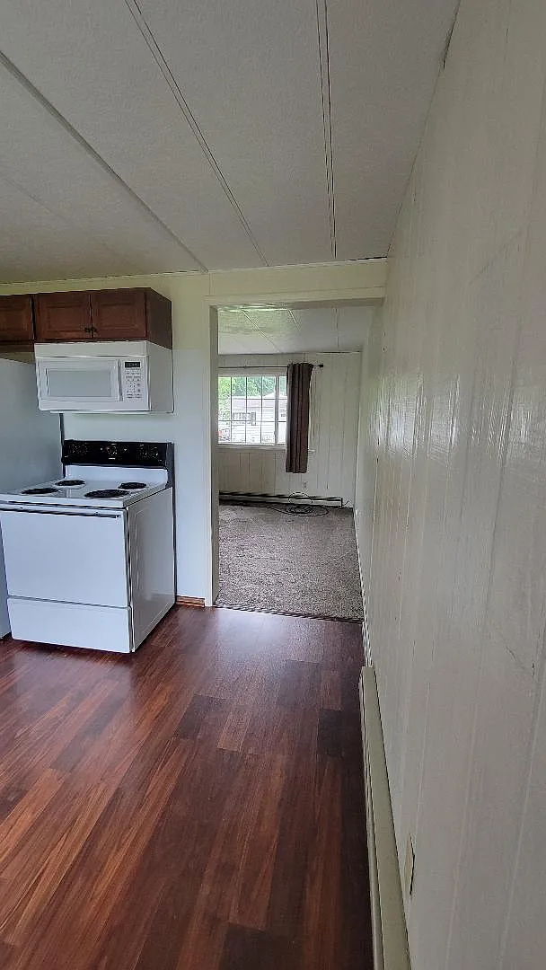 2 bed, 700 sqft, $960 — Photo 2