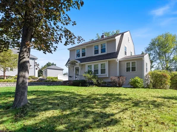 2 Houston Ave, Methuen, MA 01844
