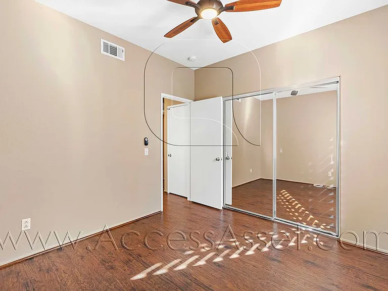 1358 Baldwin St — Photo 17