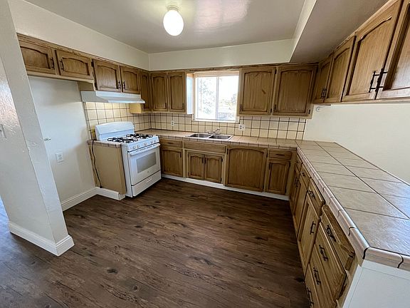 3rd image of 880 Charles Ln #3