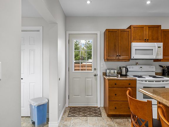 5th image of 69 Bayview Dr