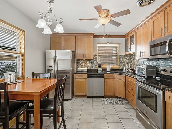 5th image of 10551 Essex St