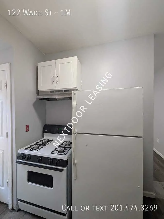 122 Wade St — Photo 2