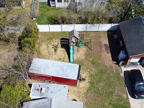 2nd image of 643 Midvale Ave