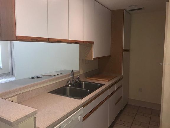 4th image of 1008 Elmwood St