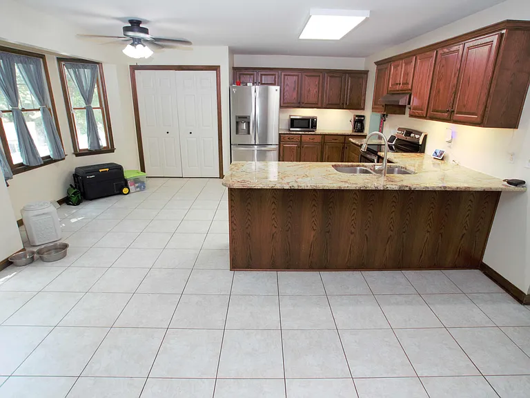 98 Thorndale Cir — Photo 13
