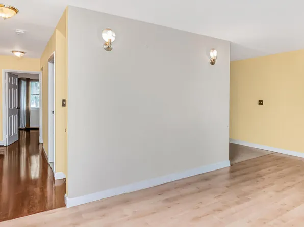 1035 Bryant Avenue image 4 of 37