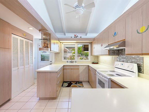 4th image of 131 Halenani Dr