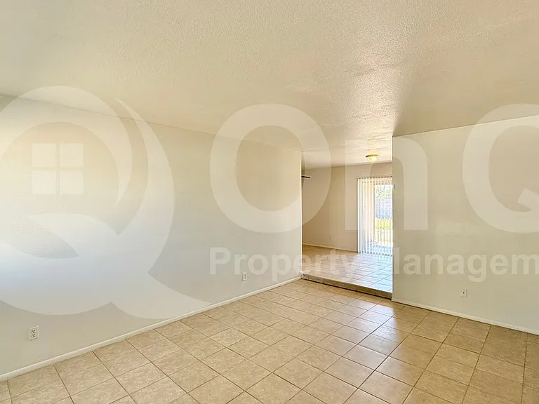 12602 N 21st Ave — Photo 2