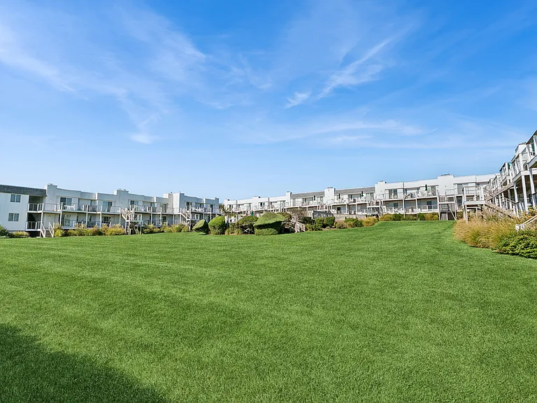 707 Old Montauk Hwy — Photo 10