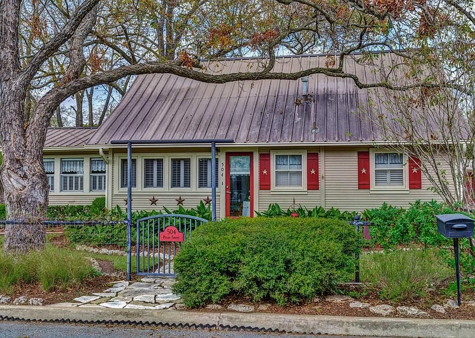 1st image of 504 N Pecan St