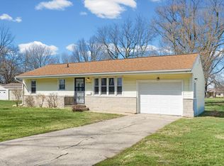 1105 Roselawn St, Paxton, IL 60957