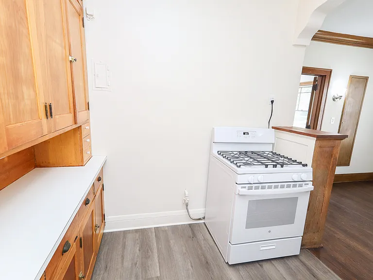 Pleasant Avenue Apartments — Photo 25