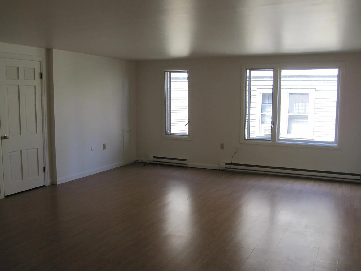 348 College St — Photo 3