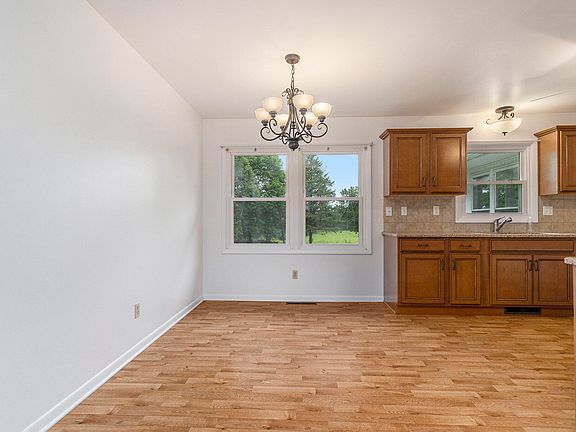 5th image of 1190 W Hughes St