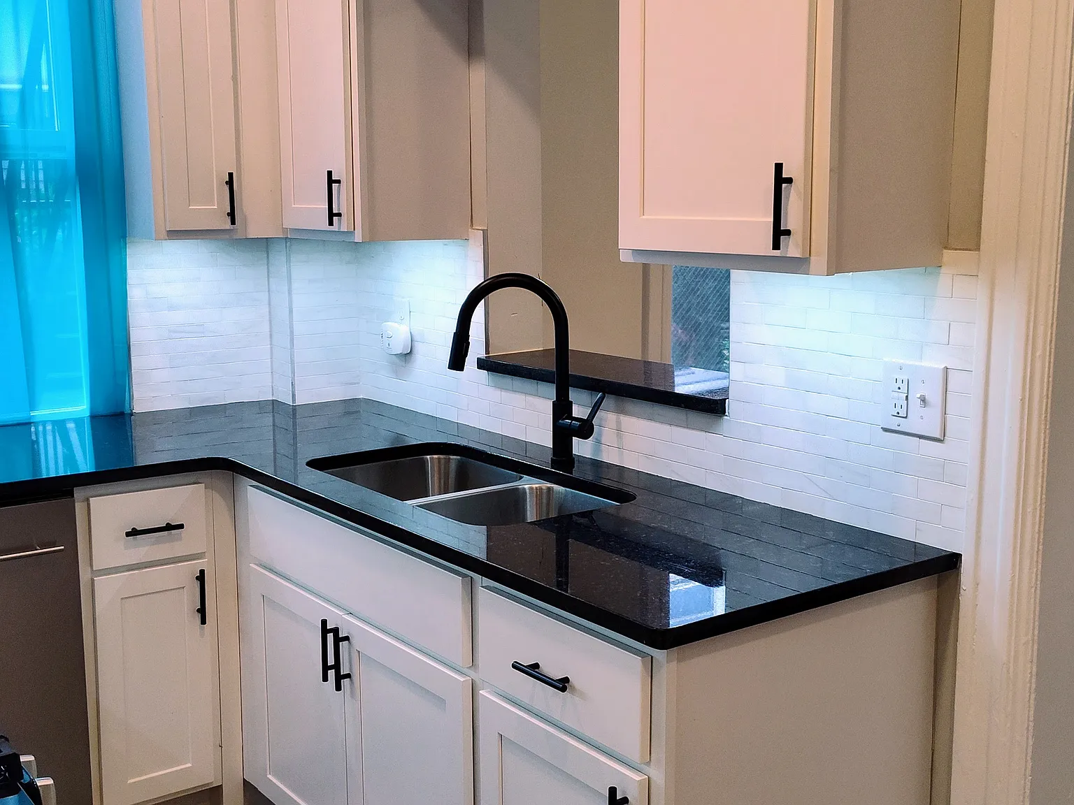 2 bed, 1050 sqft, $1,850 — Photo 2